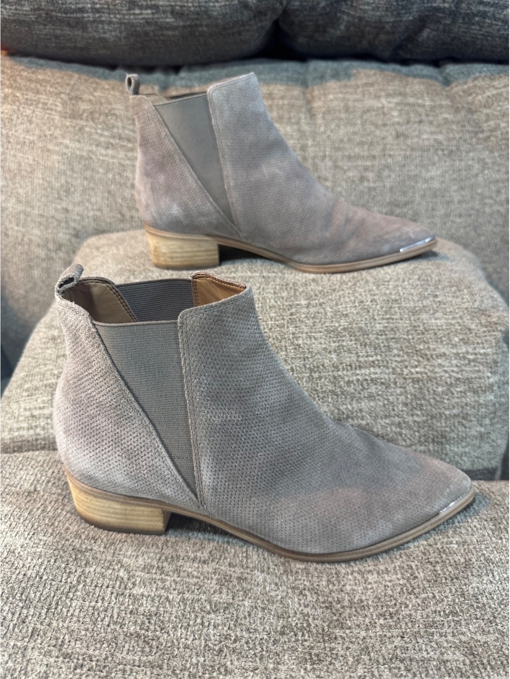 Marc Fisher LTD Yale Suede Chelsea Boots Grey Perforated Pointed Toe Sz 8.5